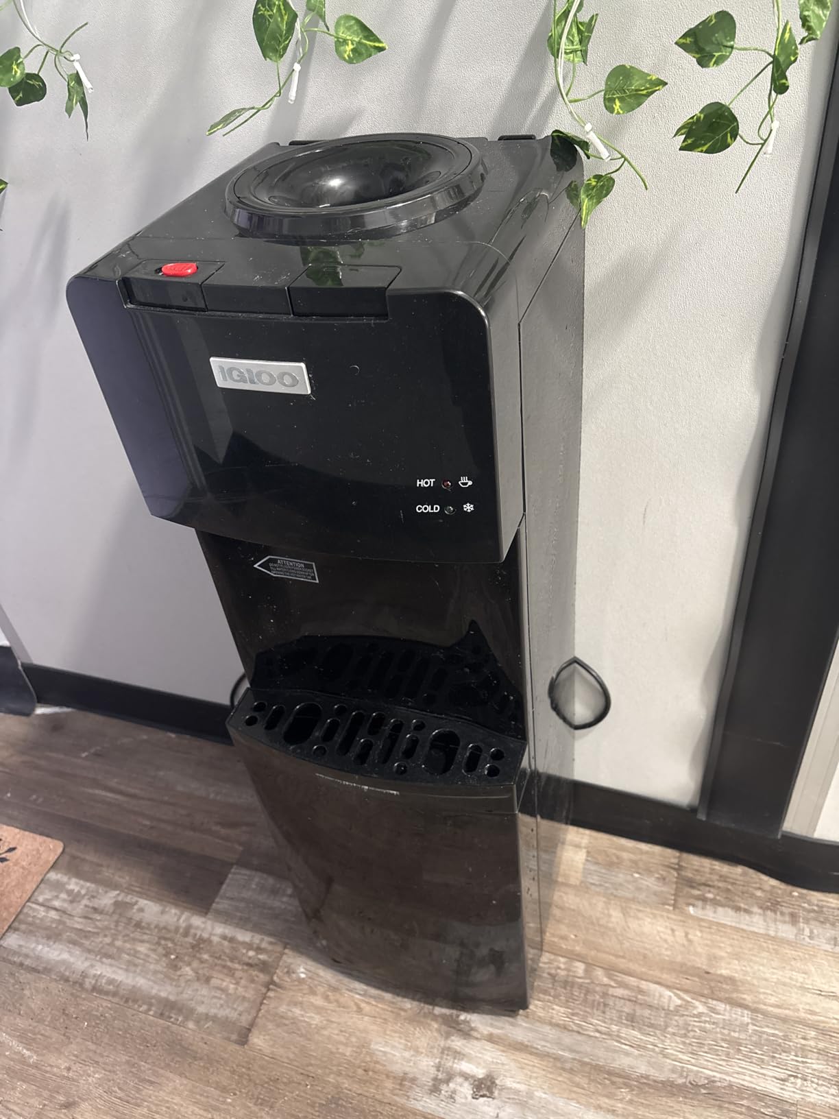Igloo Top Loading Water Cooler with Removable Drip Tray & Energy-Saving Features - Water Tower with Hot, Cold Temperature Settings- Water Dispenser Fits 3 & 5-Gallon Jugs with Child Safety Lock- Black customer photo 1