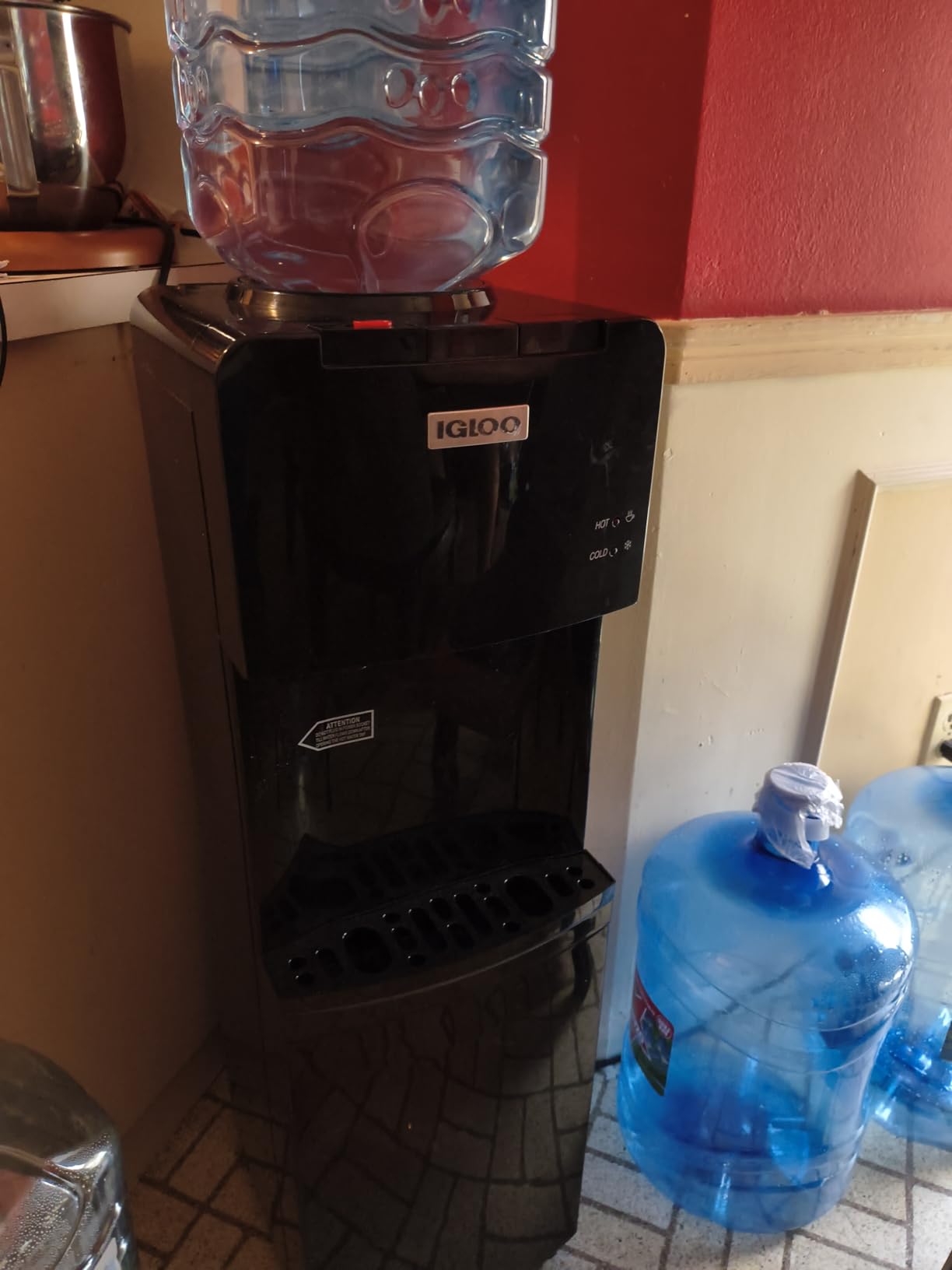 Igloo Top Loading Water Cooler with Removable Drip Tray & Energy-Saving Features - Water Tower with Hot, Cold Temperature Settings- Water Dispenser Fits 3 & 5-Gallon Jugs with Child Safety Lock- Black customer photo 2