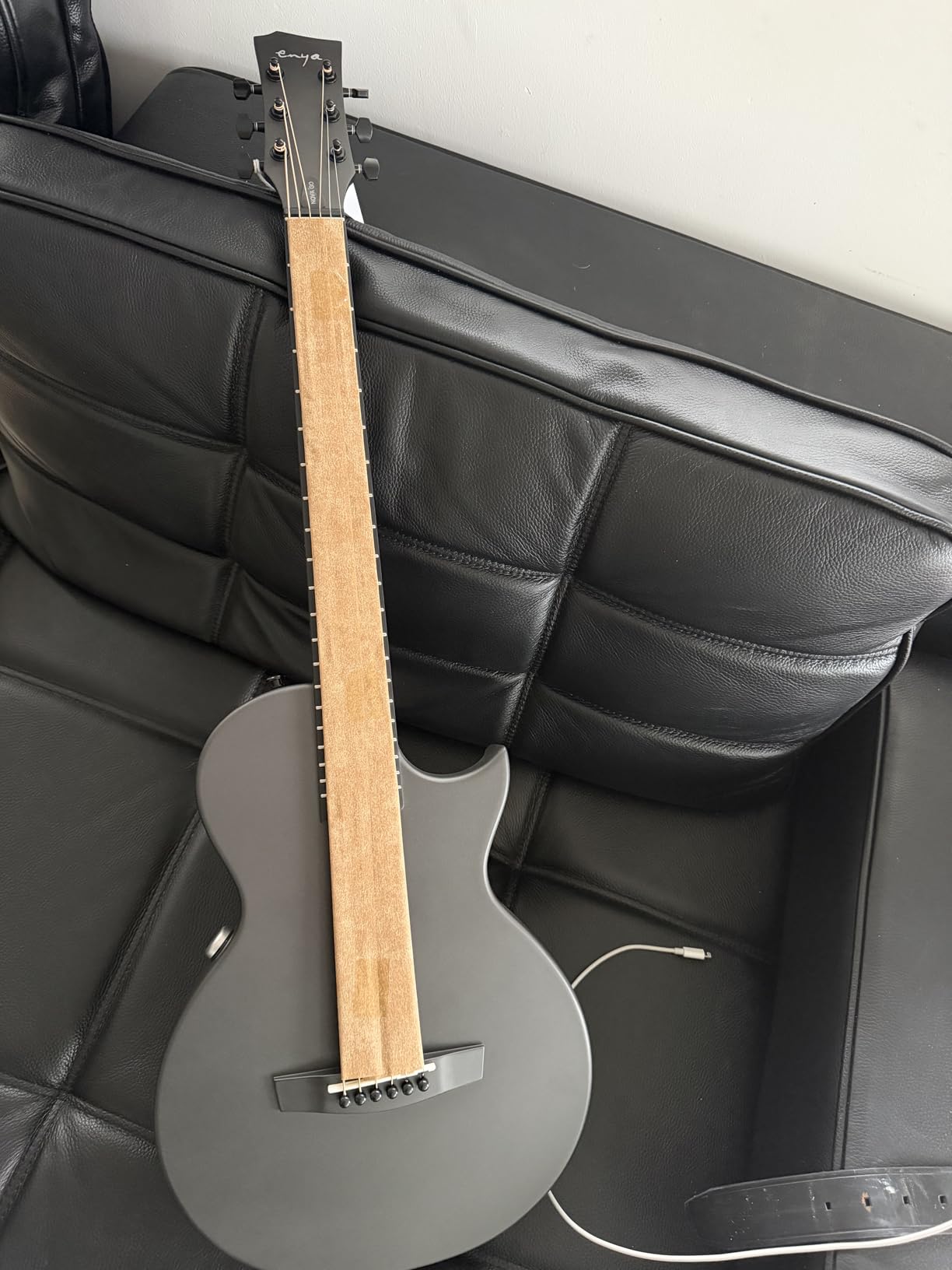 Enya NOVA GO SP1 Carbon Fiber 35-Inch Smart Acoustic-Electric Travel Guitar customer photo 1