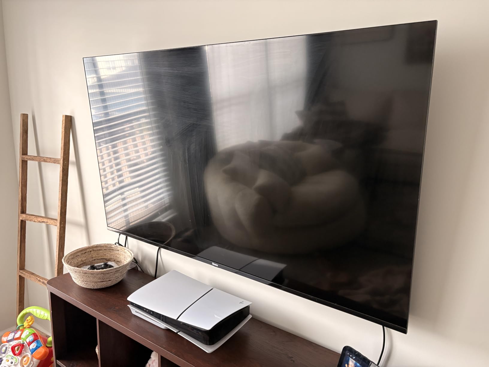 Roku 65-Inch Select Series Smart TV 2026-4K QLED TV - Roku TV | Flat Screen QLED Television with Voice Remote, Wi-Fi & Bluetooth Headphone Mode customer photo 2