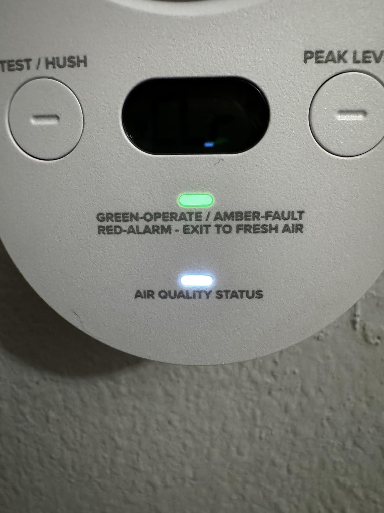 Kidde Smart CO Detector + Indoor Air Quality, Plug-in & AA Battery, COPDLQW, Real-Time Alerts, Air Quality Analysis, Digital Display, 5th Edition customer photo 1