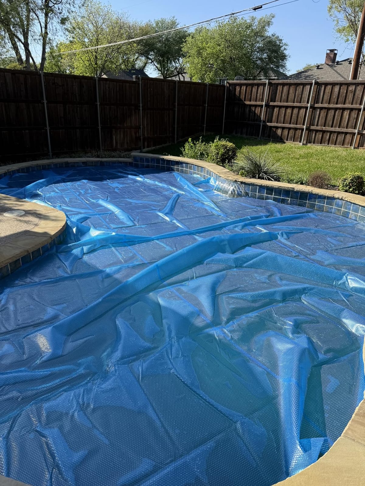 VEVOR Solar Pool Cover 32 x 16 ft 16 Mil Pool Bubble Cover Blue & Black | Solar Blanket with Dual Heat-Locking Air Layer for Pools, Daytime Heat Absorption, Nighttime Heat Retention, Cuttable Design customer photo 2