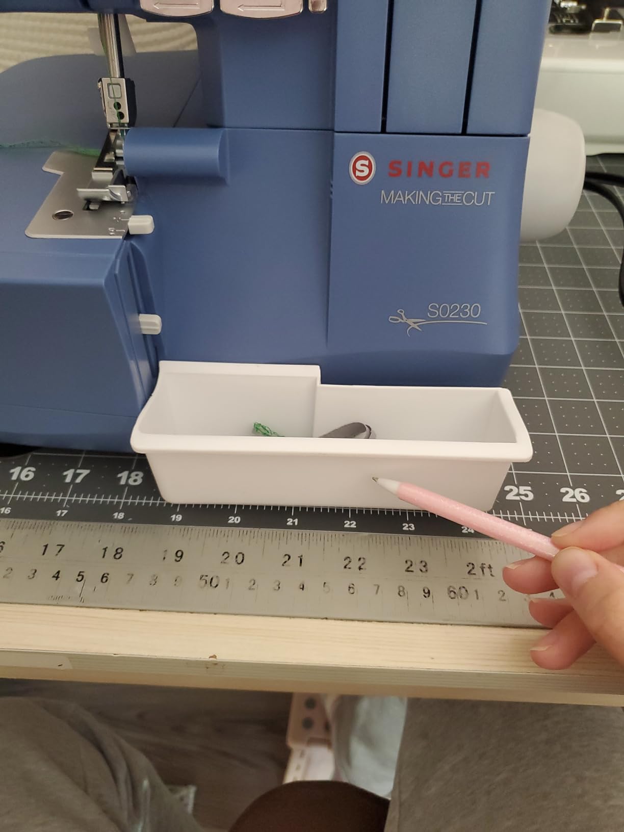 SINGER® S0230 Navy Blue High Speed Overlock Serger, 2-3-4 Thread Capability customer photo 1