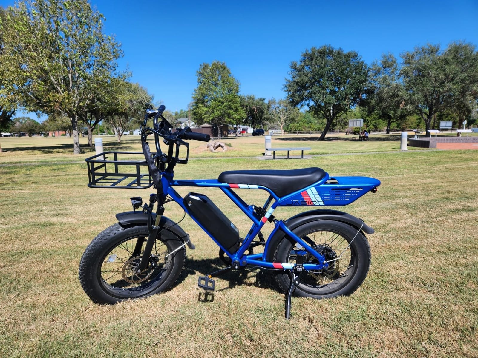 Jasion RetroVolt Electric Bike, 70-Mile Range, 2000W Peak, Fat Tire | 48V 15Ah Removable Battery, 30MPH E bike, 5 Riding Modes, 7-Speed, Full Suspension customer photo 1
