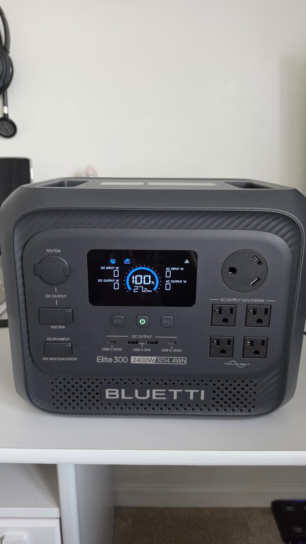 BLUETTI Solar Generator Elite 300 & 2x200W Solar Panel 3014.4Wh LFP Battery customer photo 1