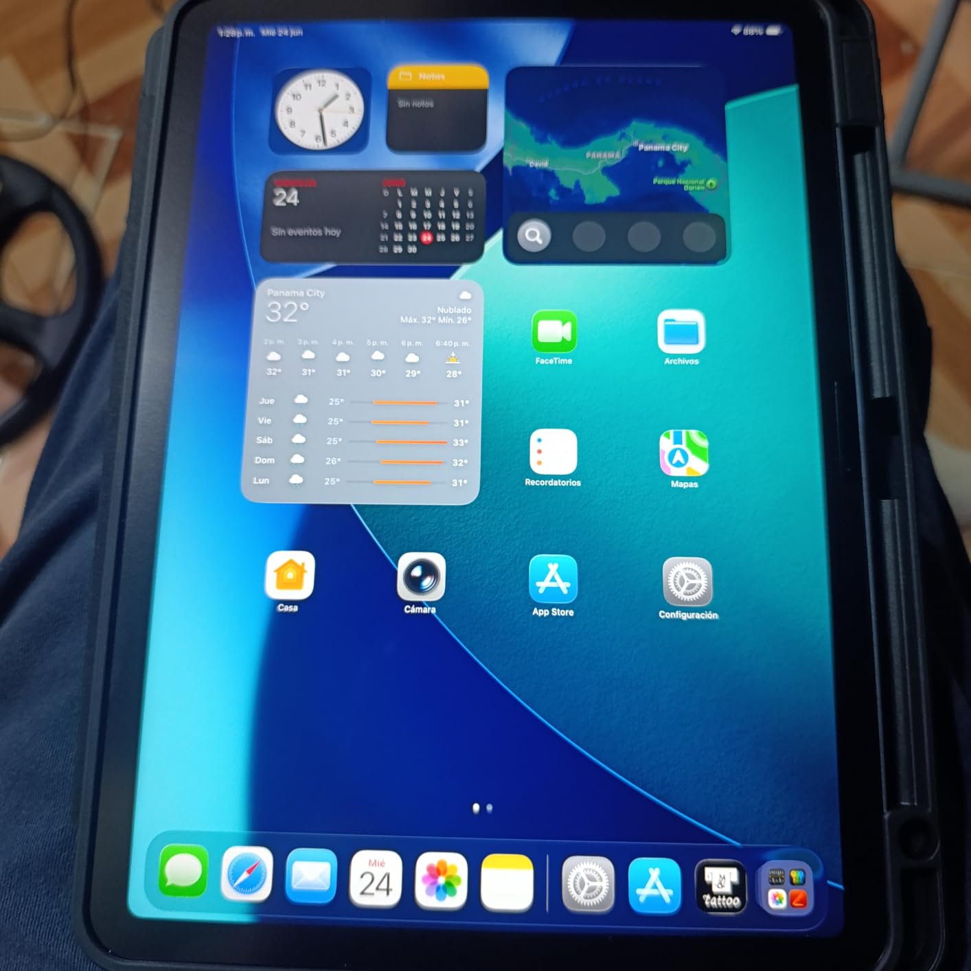 Apple iPad Air 11-inch (M4): Liquid Retina Display, 128GB, 12MP Front/Back Camera, Wi-Fi 7 with Apple N1, Touch ID, All-Day Battery Life — Space Gray customer photo 1