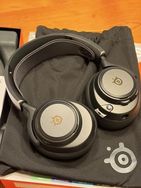 SteelSeries Arctis Nova Pro Omni - Hi-Res Wireless Gaming Headset, 96kHz/24bit, ANC, ClearCast Pro Mic, AI Noise Rejection, Mobile App, Mix 2.4GHz + BT, OmniPlay PC+PlayStation+Xbox - Graphite customer photo 1