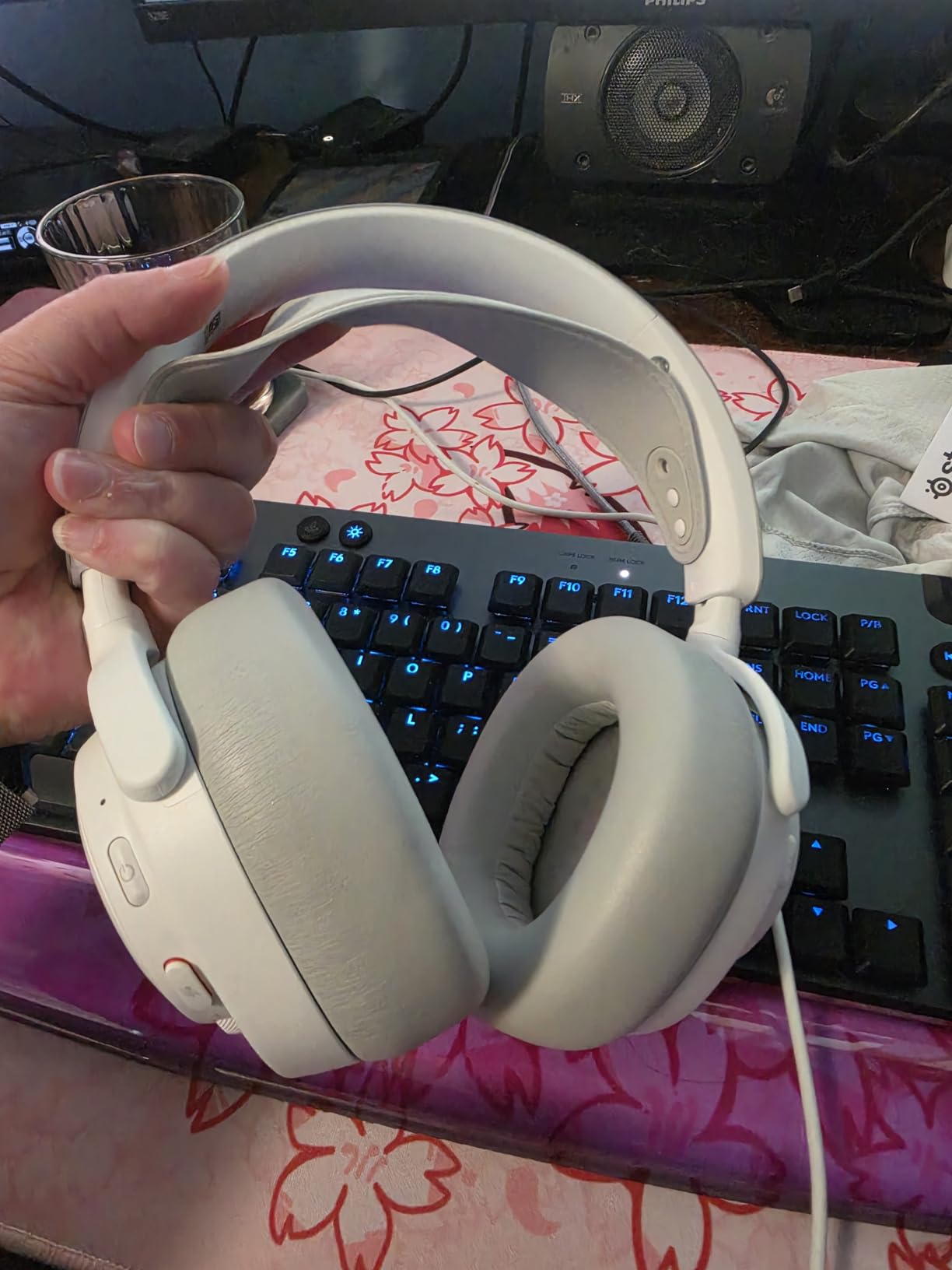 SteelSeries Arctis Nova Pro Omni - Hi-Res Wireless Gaming Headset, 96kHz/24bit, ANC, ClearCast Pro Mic, AI Noise Rejection, Mobile App, Mix 2.4GHz + BT, OmniPlay PC+PlayStation+Xbox - Graphite customer photo 2