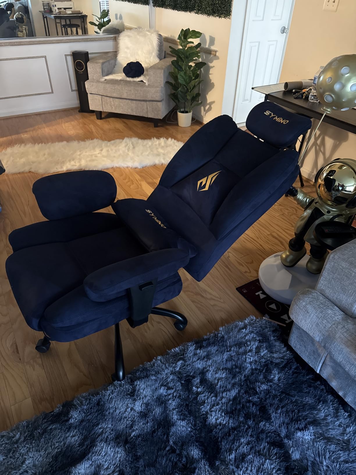 Symino Ergonomic Gaming Chair with Footrest & 161° Recline customer photo 2