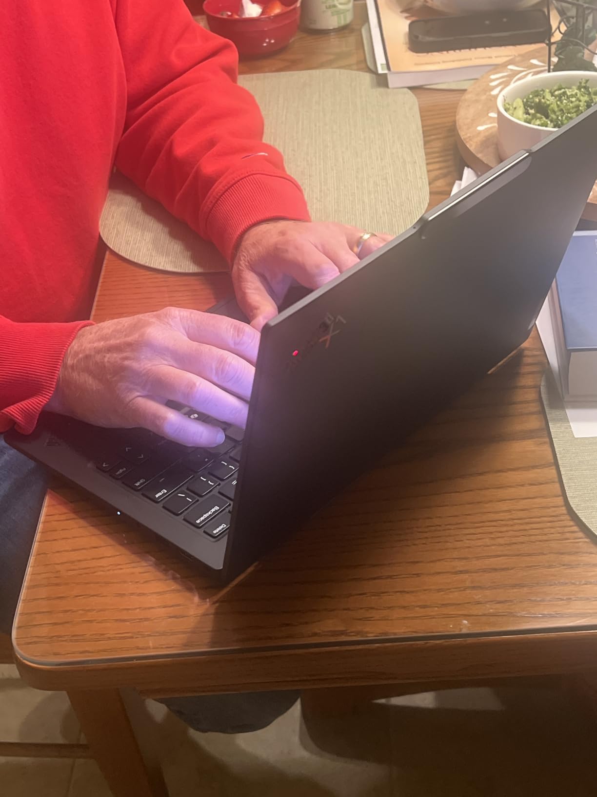 Lenovo ThinkPad X1 Carbon Gen 13, Intel Ultra 7 258V, 32GB DDR5, 512GB SSD customer photo 1