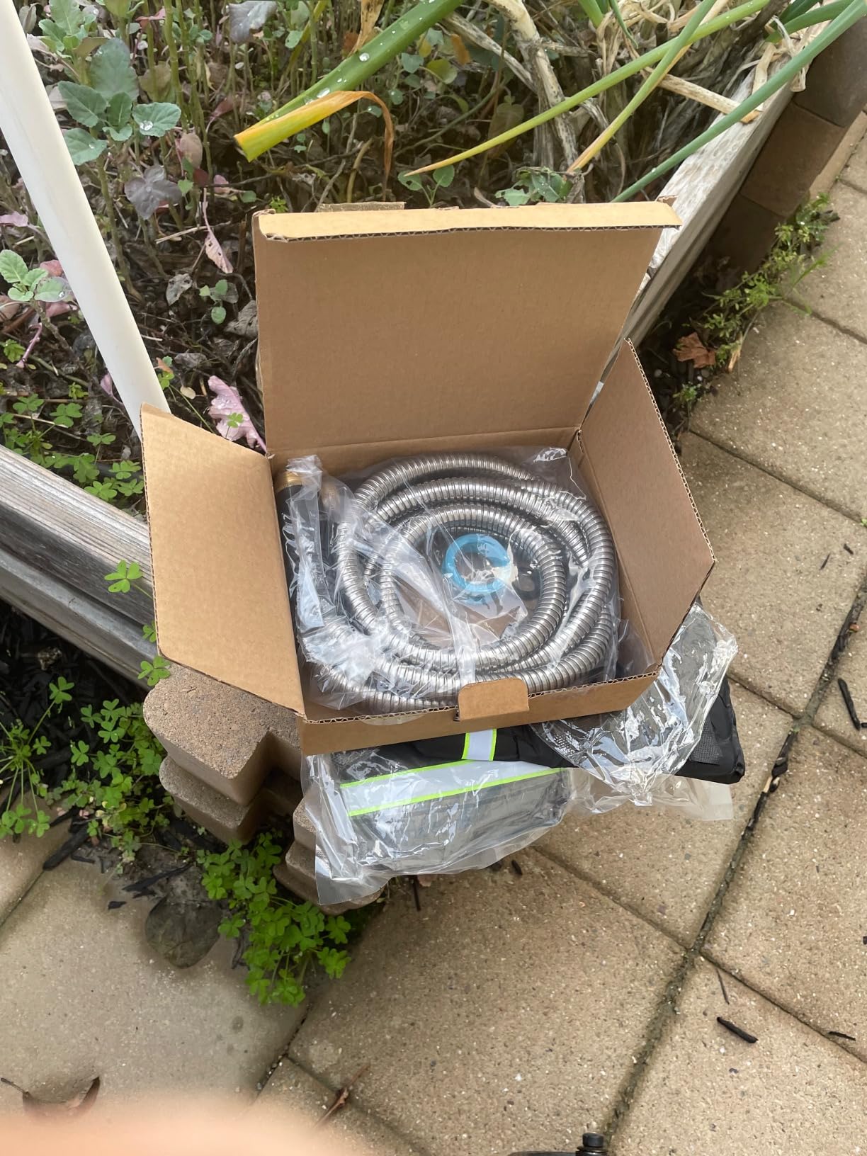 100 ft Expandable Garden Hose - Durable 3750D Fabric, 4-Layer Latex Core, Solid Brass Connectors Expanding Water hoses - 10 Spray Nozzles & Convenient Storage Bag Included customer photo 2