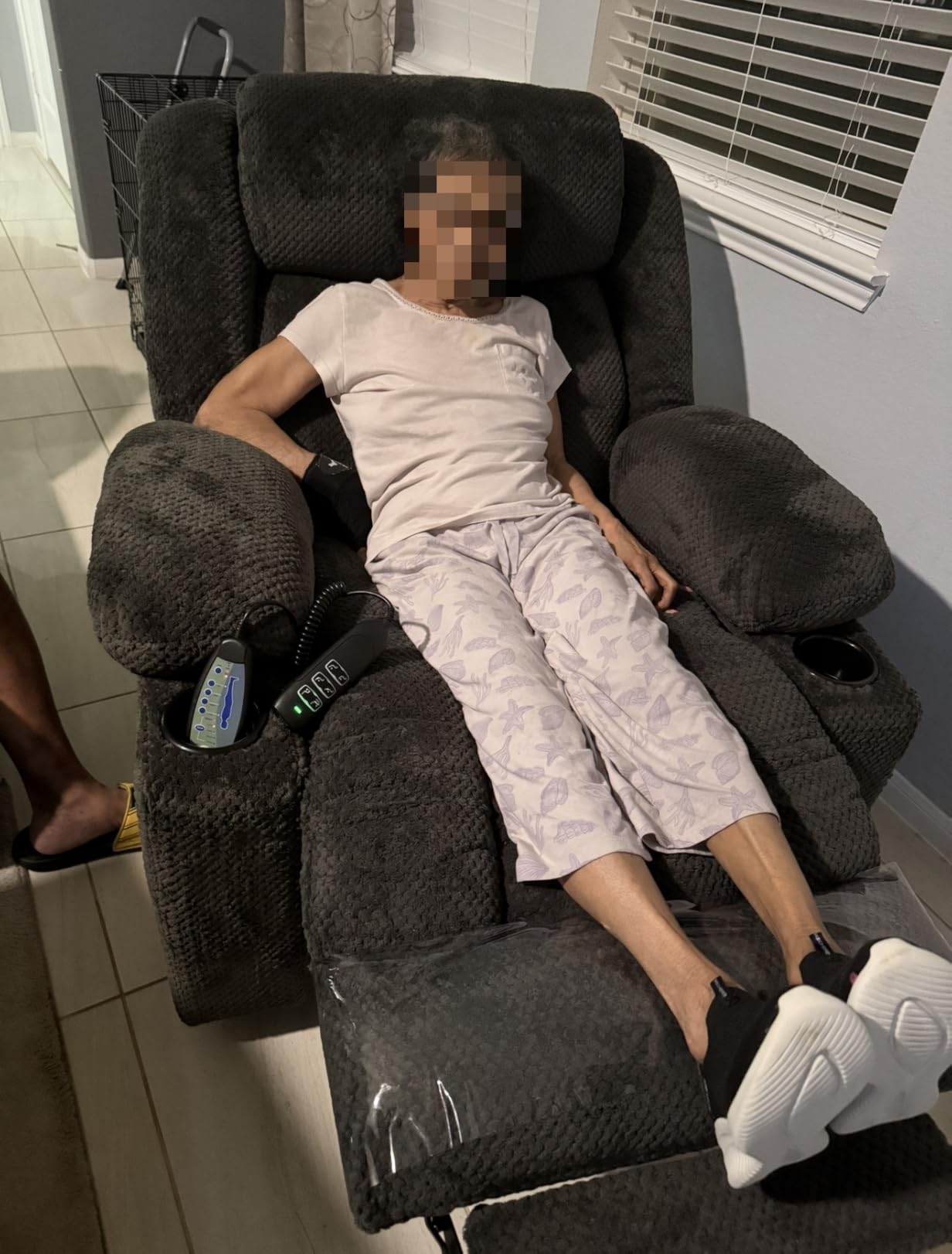 Triple Motor Large-Wide Lift Chair, Infinite Position, 180° Lay Flat, Power Lift Chairs Recliners for Elderly Big and Tall, Massage & Heat, Extended Footrest (Dark Brown, Large Wide) customer photo 1