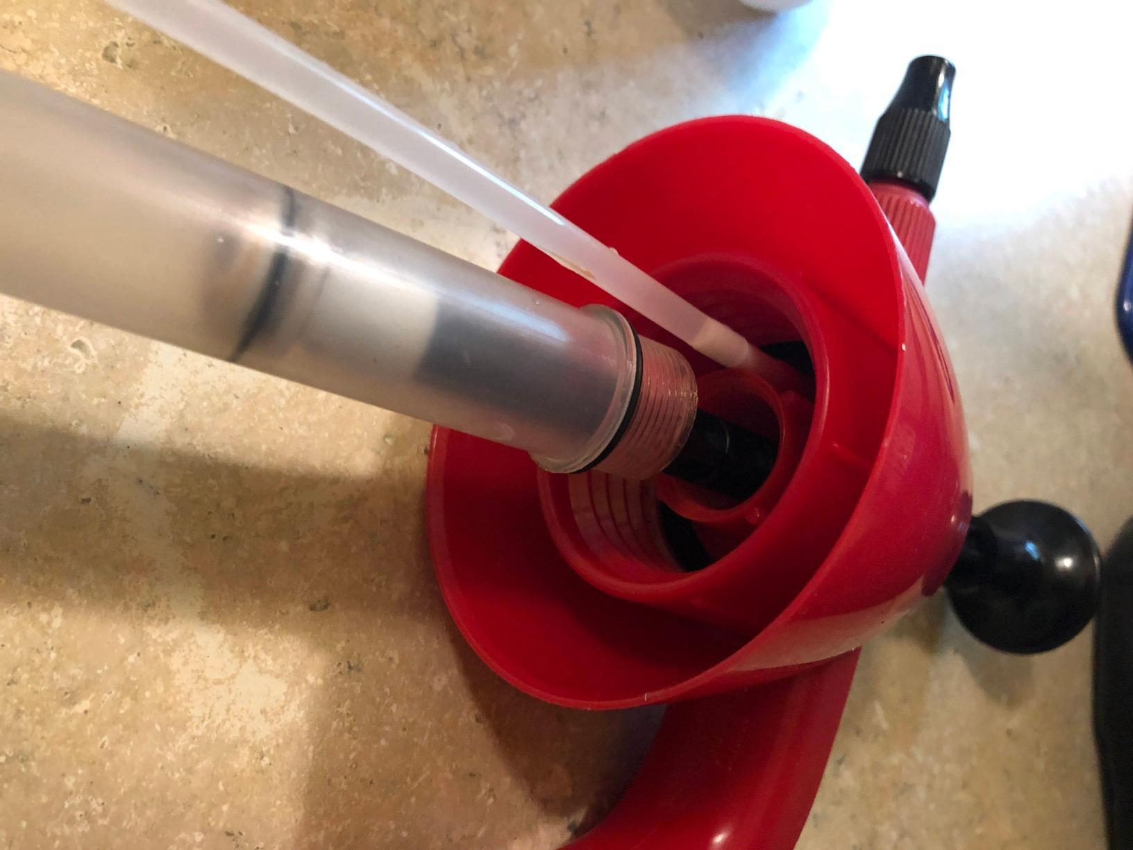 CHAPIN 1002 48-Oz Hand Pump Sprayer for Lawn, Garden & Weed Control customer photo 1