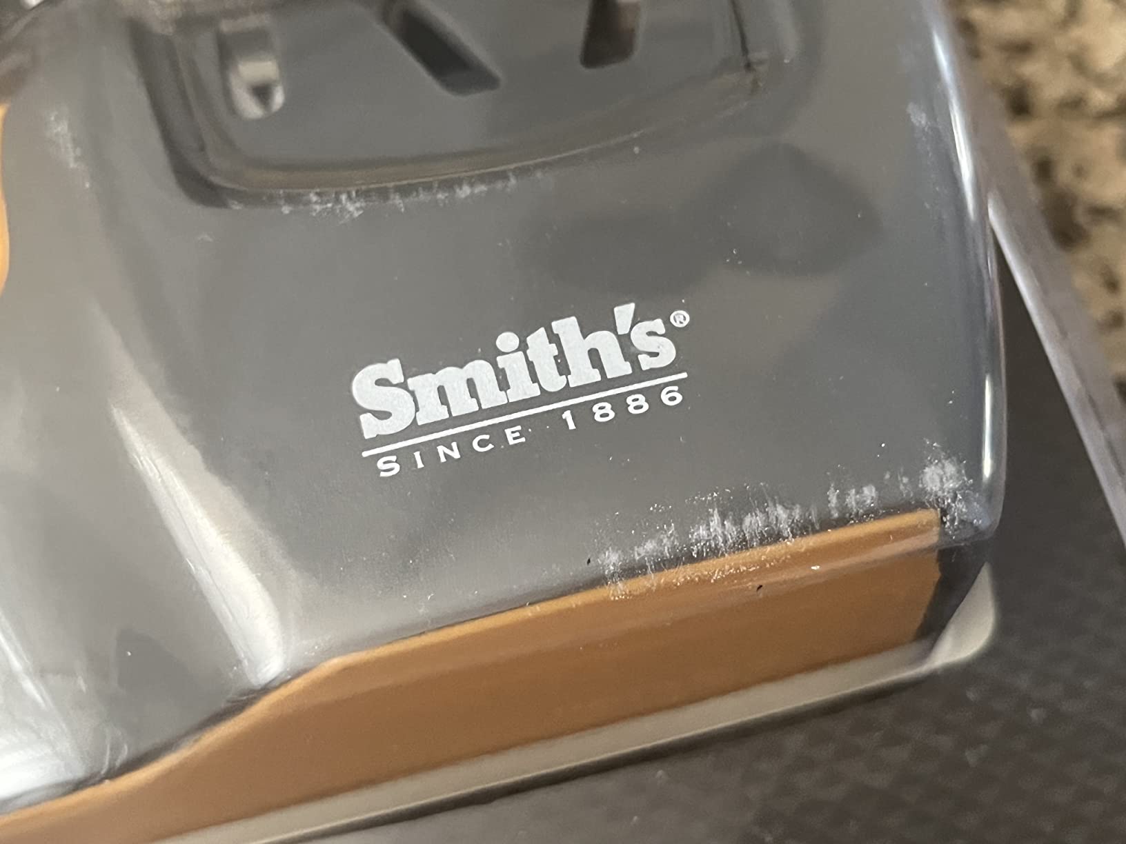 Smith’s 50029 Compact Electric Knife Sharpener , Stainless , Kitchen Knife 2 Stage Sharpener , Electric & Manual , Blade Guide , Quick Sharpening & Polishing , Straight Edge Blades , Handheld 120 V customer photo 1