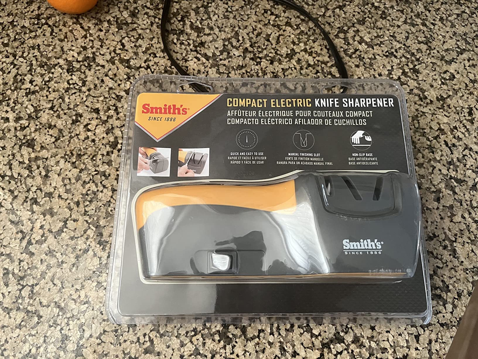 Smith’s 50029 Compact Electric Knife Sharpener , Stainless , Kitchen Knife 2 Stage Sharpener , Electric & Manual , Blade Guide , Quick Sharpening & Polishing , Straight Edge Blades , Handheld 120 V customer photo 2