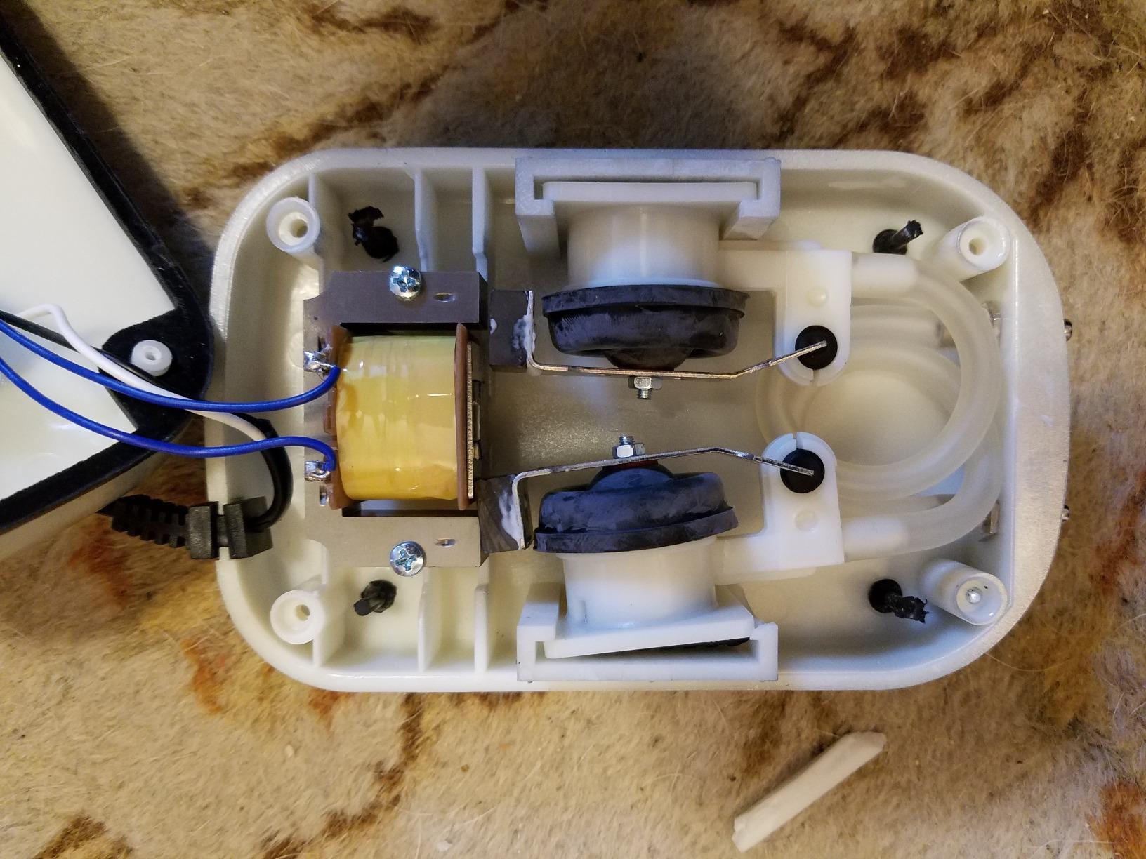 AAPA7.8L Active Aqua, 2 Outlets, 3W, 7.8 L/min Air Pump, Silver customer photo 1
