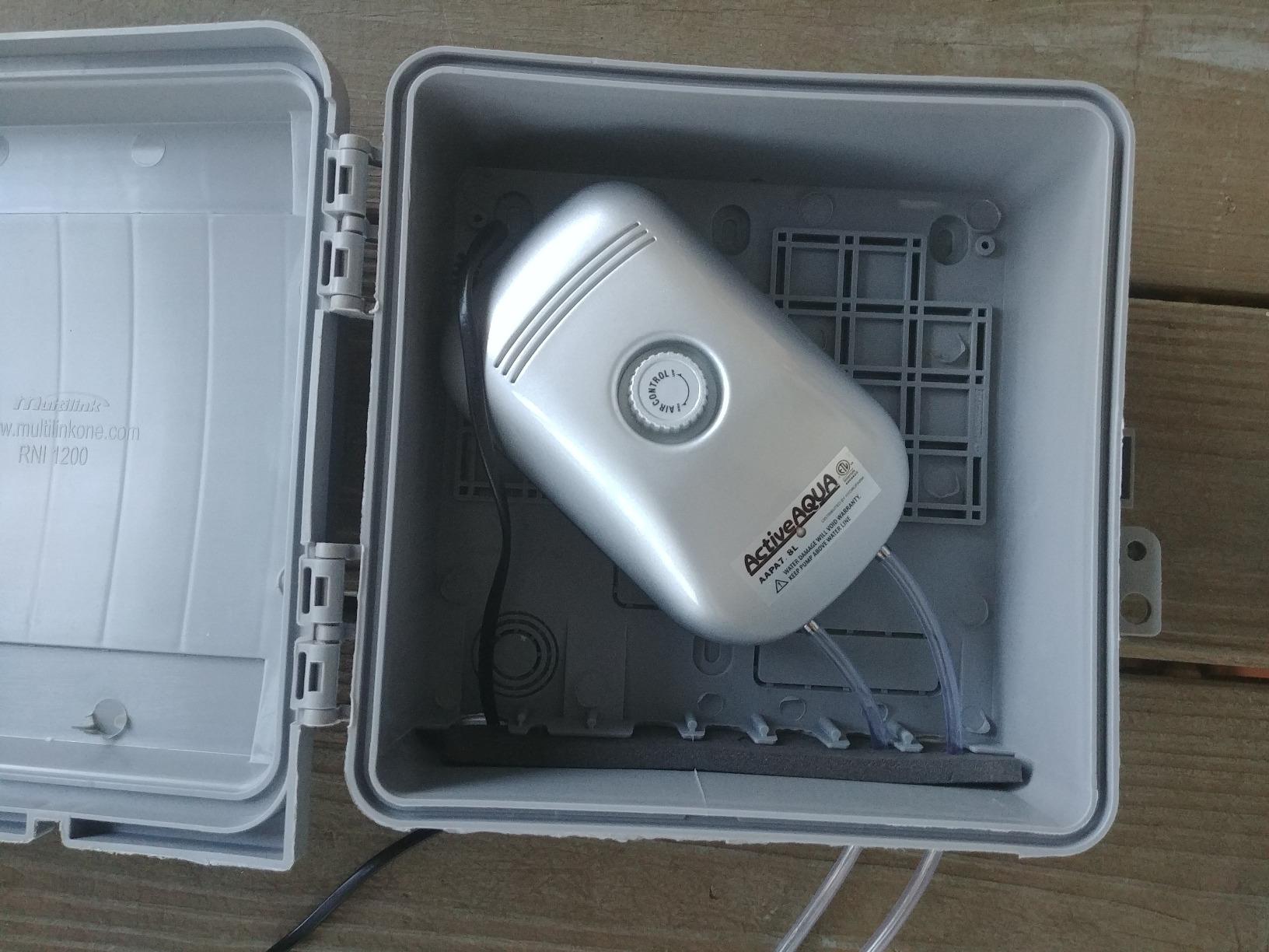AAPA7.8L Active Aqua, 2 Outlets, 3W, 7.8 L/min Air Pump, Silver customer photo 2
