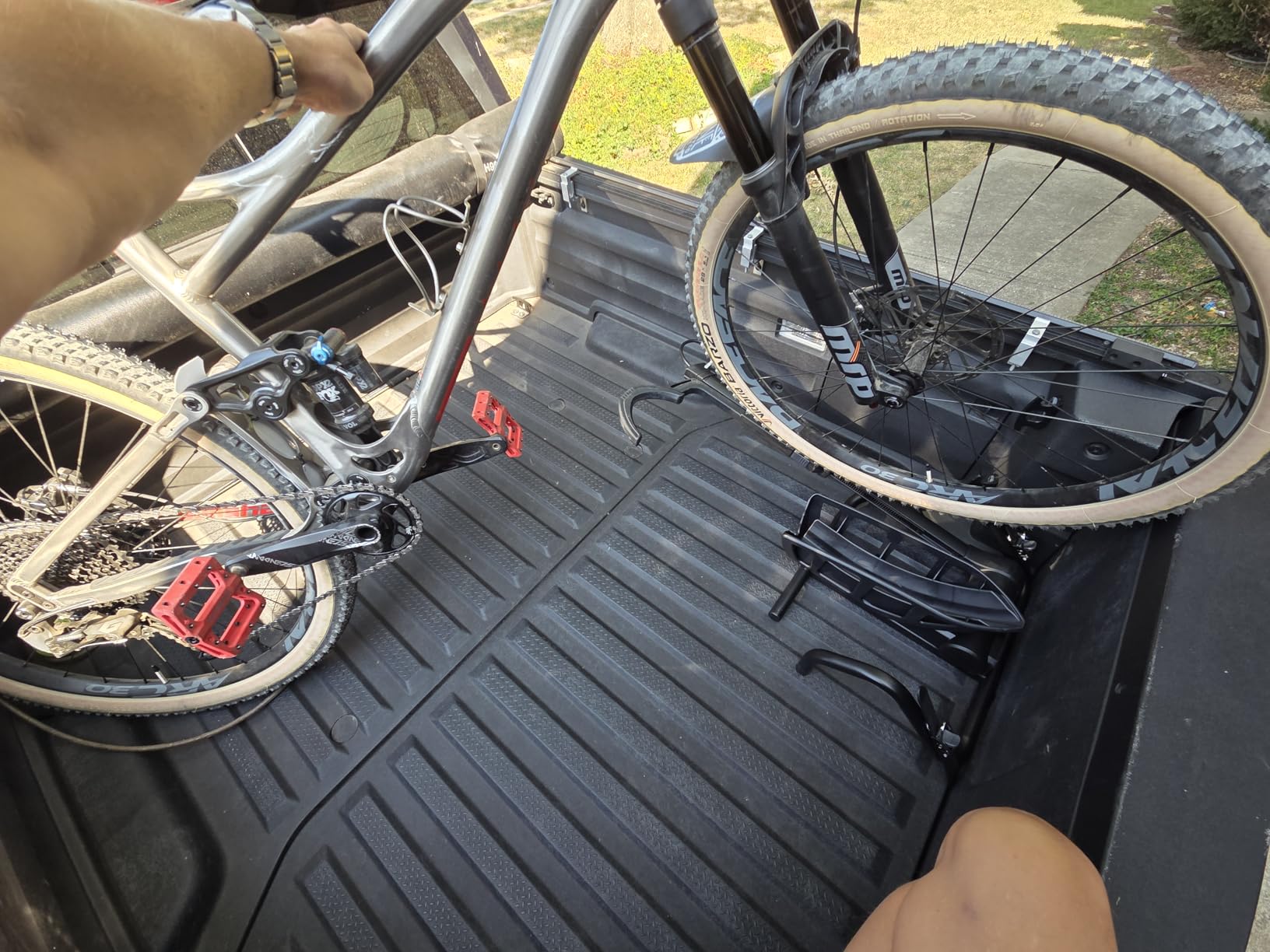 Thule Insta-Gater Pro Truck Bed Bike Rack customer photo 1