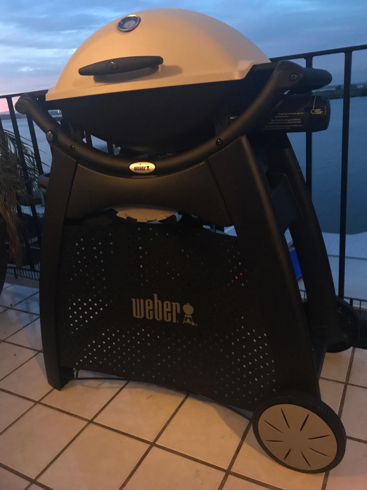 Weber® Q Cart for Grilling, Black customer photo 1