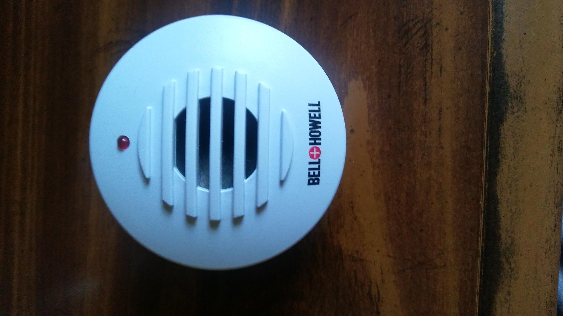 The Bell and Howell Ultrasonic Pest Repeller plug in device Complete Kit 6 Pack, Effectively Aids to repel mice, bugs, Rats, Rodents, Mosquitos, roaches, Spiders and Ants Chemical, odor and sound free customer photo 1