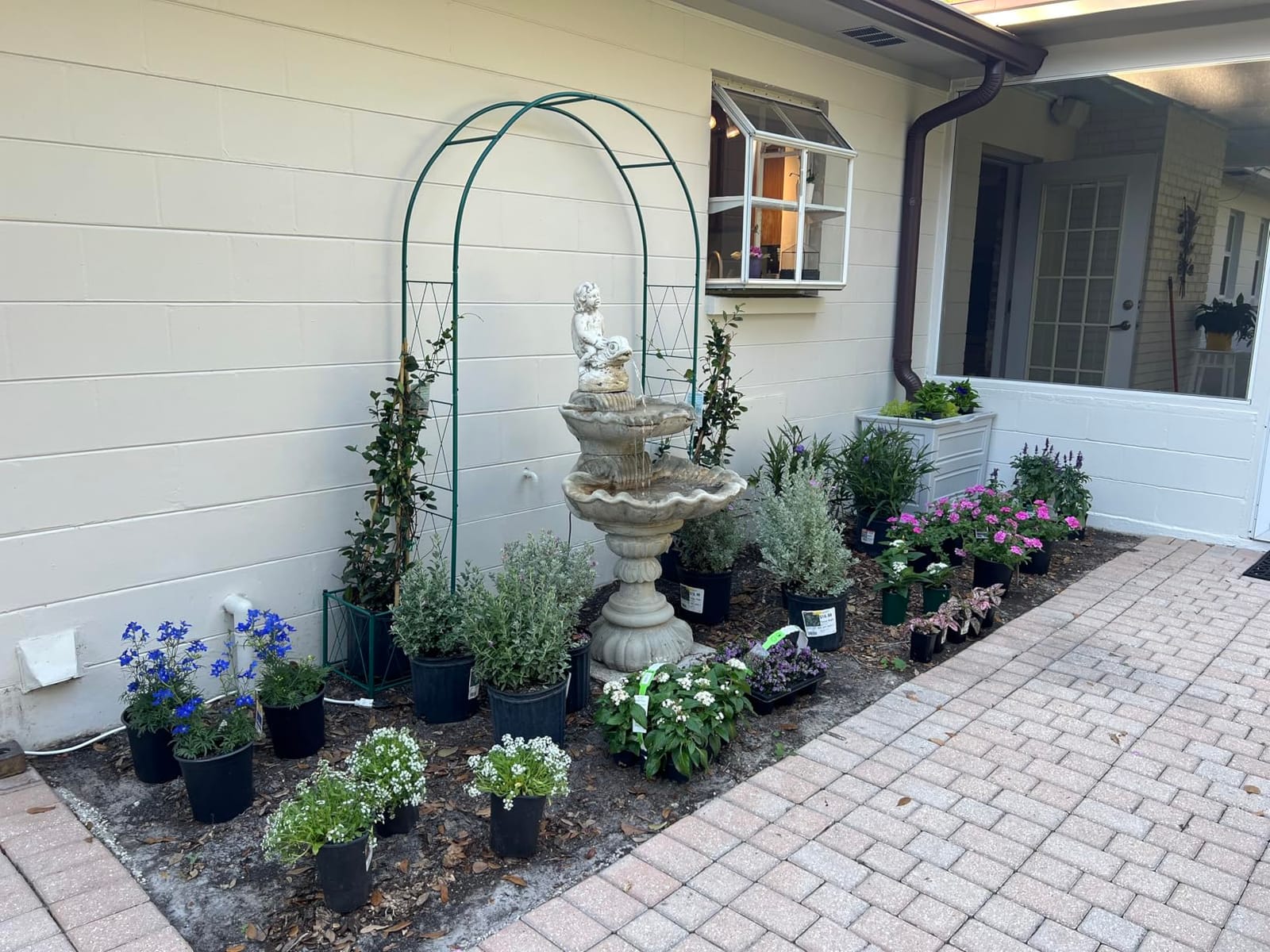 Good Ideas Savannah Colonial Style Rain Saver with Planter Top, 42 Gallon customer photo 1