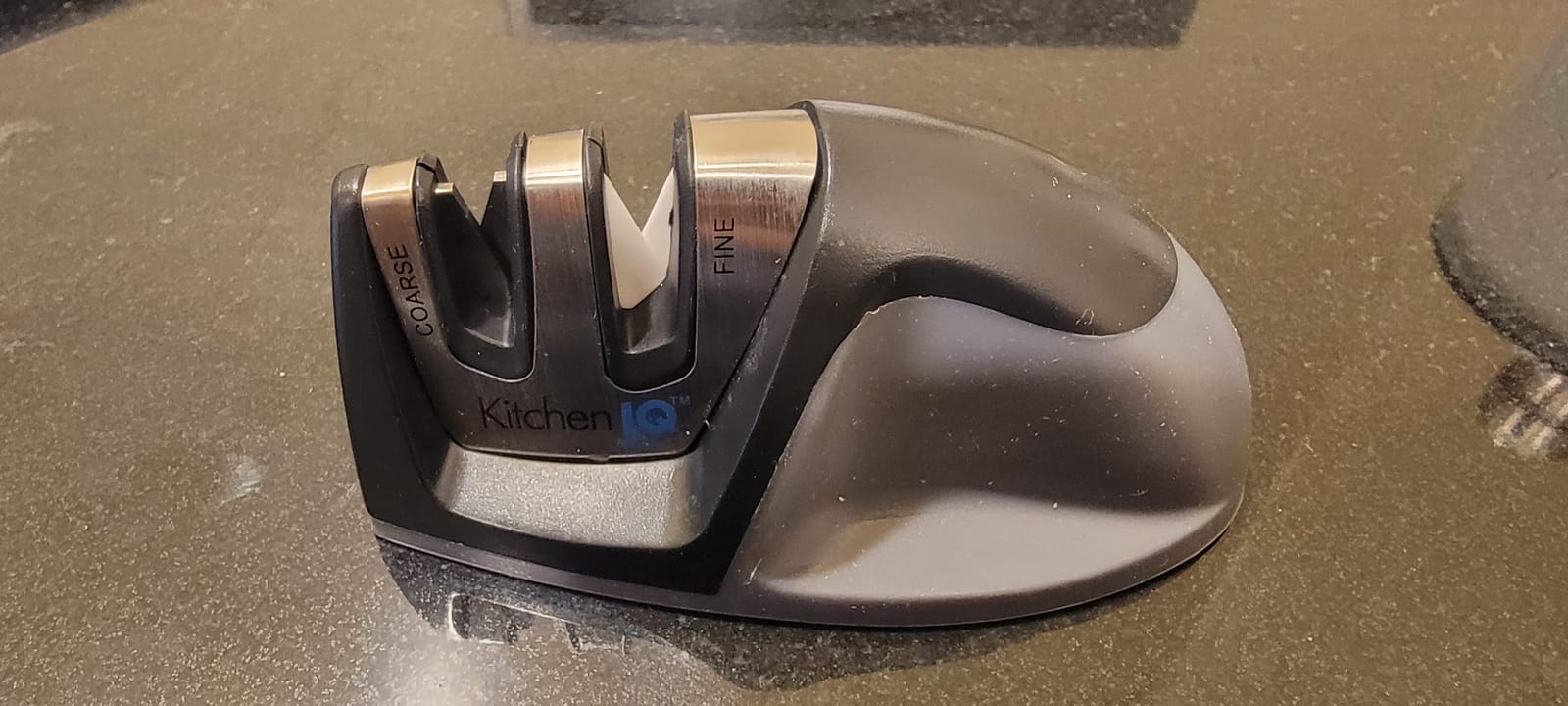 KitchenIQ 50881 - Edge Grip 2-Stage Knife Sharpener - Green - Coarse & Fine Sharpeners -Compact for Easy Storage - Stable Non-Slip Base - Soft Grip Rubber Handle - Straight & Serrated Knives customer photo 1