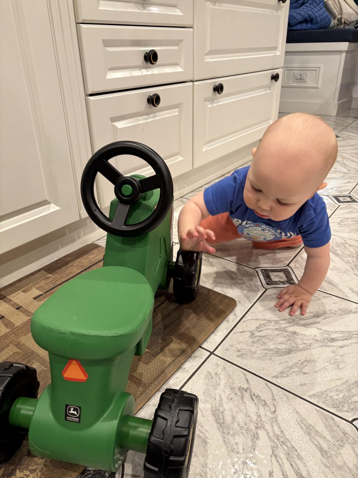 John Deere Ride On Toys Sit 'N Scoot Activity Tractor for Kids Ages 18 Months and Up, Green customer photo 2