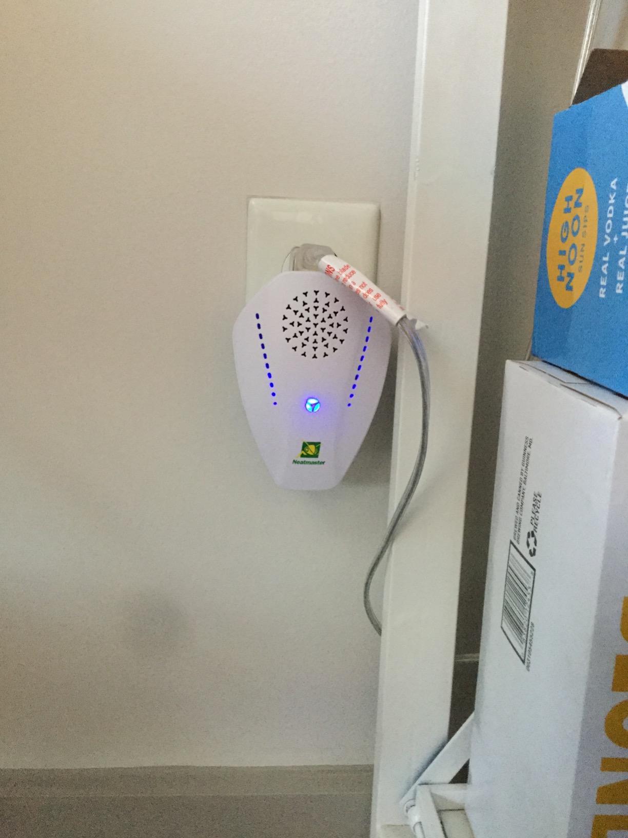 Neatmaster Ultrasonic Repeller & Insect Indoor Repeller, Electronic Ultrasonic Plug in Repellent for Roach, Mosquito, Mice, Spider, Ant, Flea, Bug, Pest Deterrent for House Garage Office Hotel-White customer photo 2