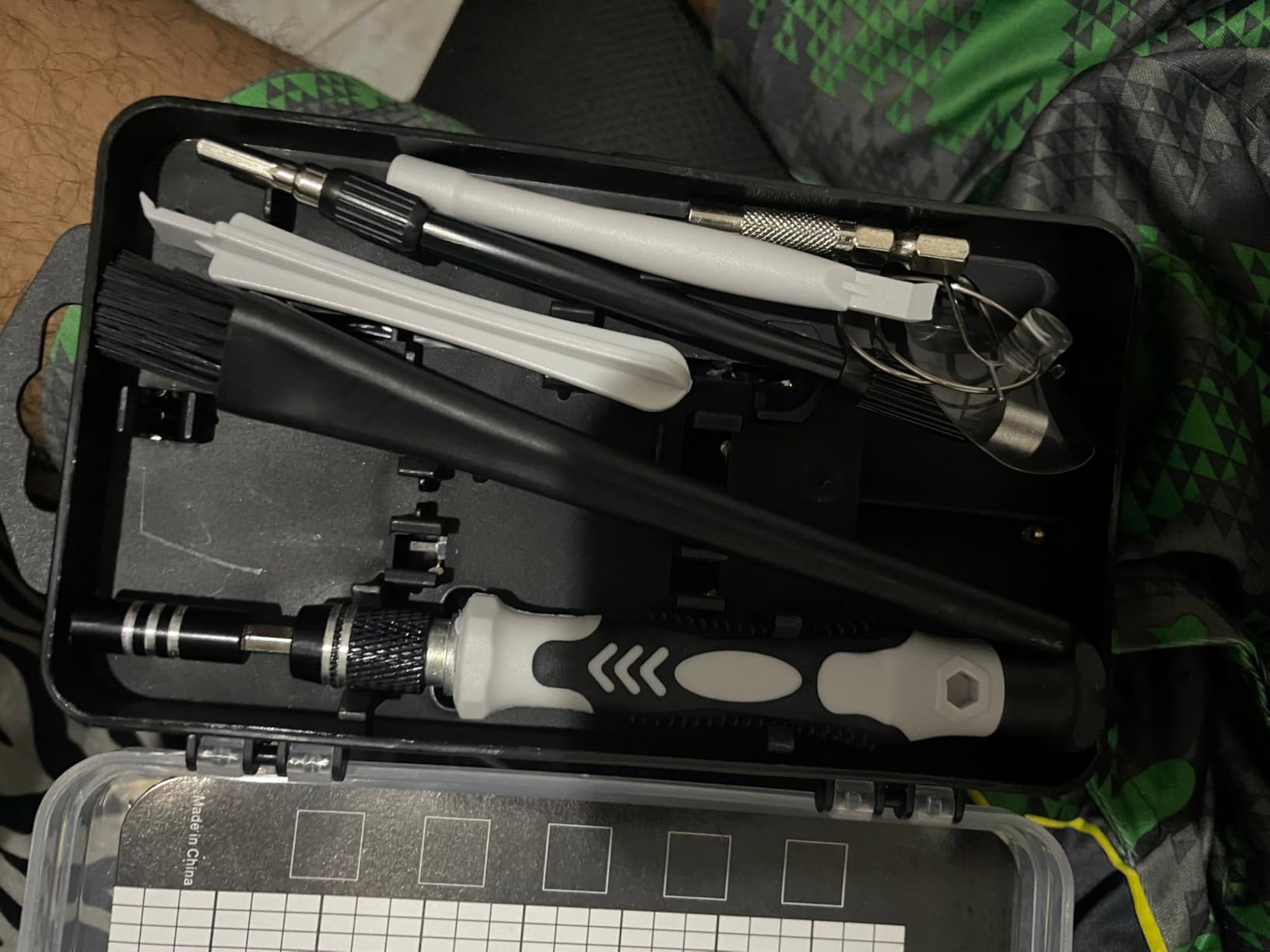 SHOWPIN Precision Computer Screwdriver Kit: 122PCS Laptop Screwdriver Sets customer photo 2
