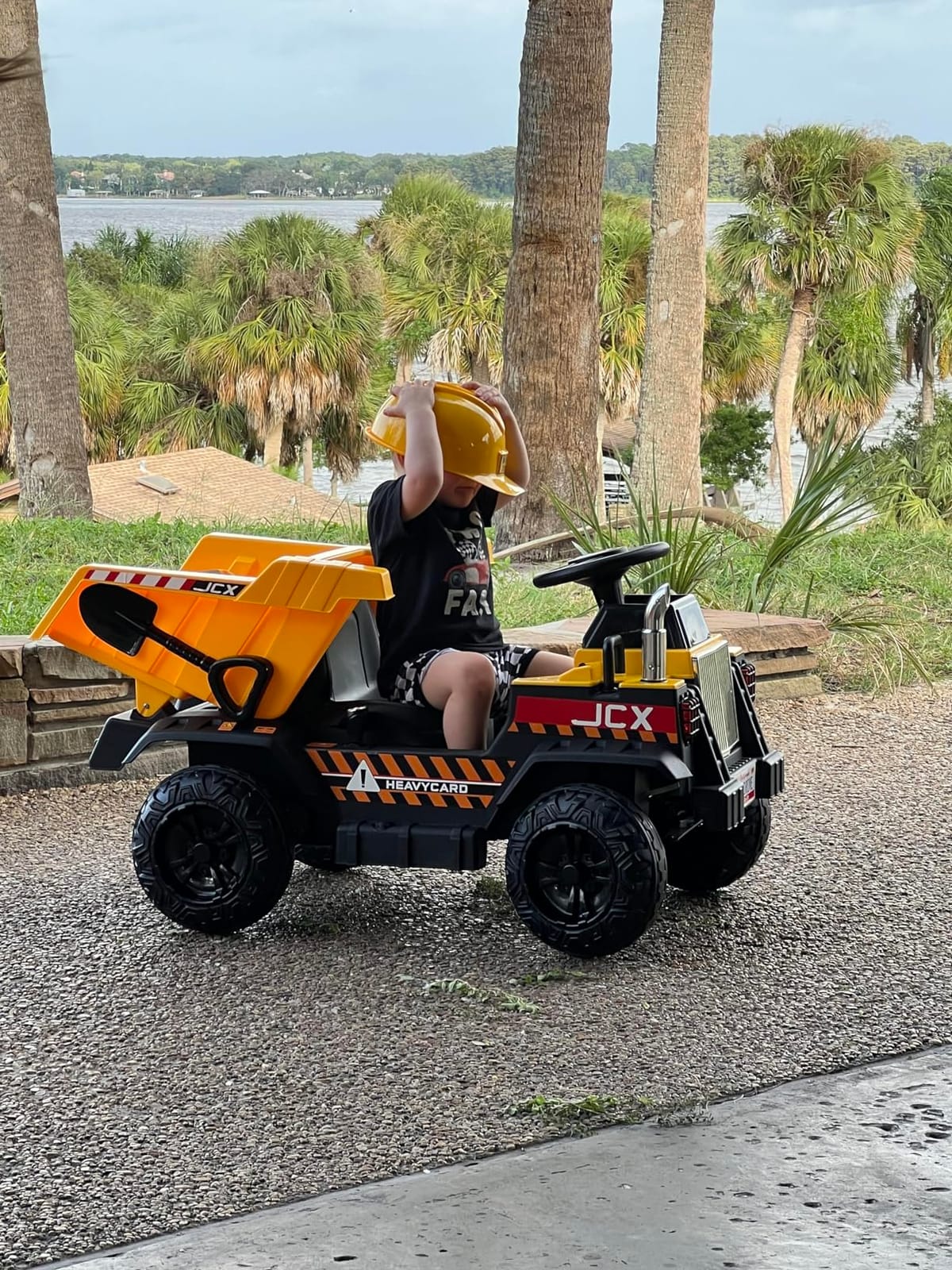 Costzon Ride on Car, 12V Ride on Dump Truck w/Remote Control, Electric Dump Bed, Music, Horn, USB, AUX, Treaded Tires, Shovel, 3 Speeds, Battery Powered Construction Vehicle, Electric Car for Kids customer photo 2