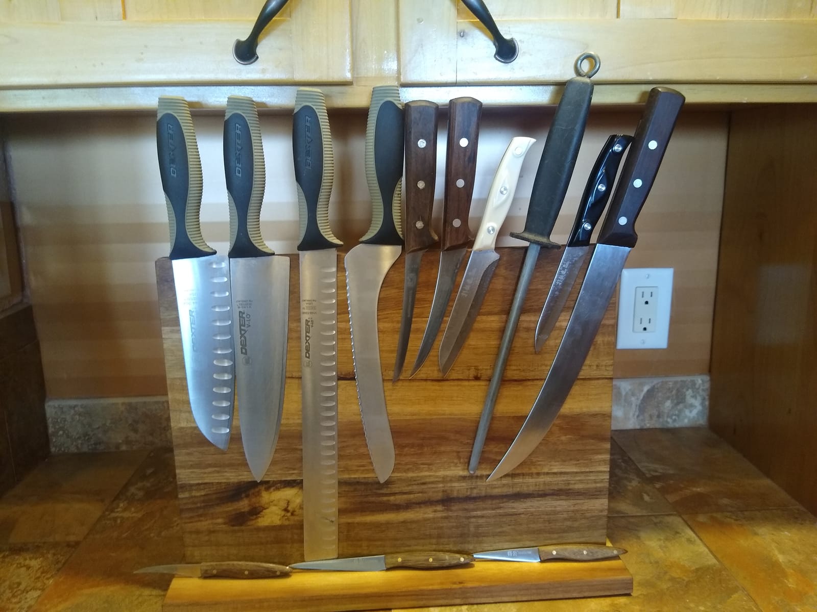Resafy Large Magnetic Knife Holder,Acacia Wooden Magnetic Knife Block 16 X 12 Inches,Rack Magnetic Universal Stands with Strong Enhanced Magnets Strip Kitchen Storage Cutlery Organizer Without Knifves customer photo 1