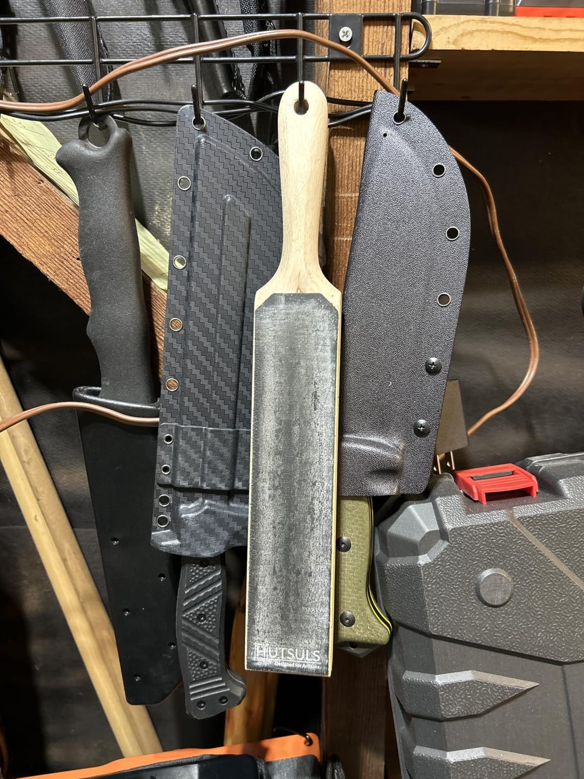 Hutsuls Double Sided Leather Strop Paddle Kit - Get Razor-Sharp Edges, Ergonomic Handle, Quality Honing Leather, and Step-by-Step Guide customer photo 2