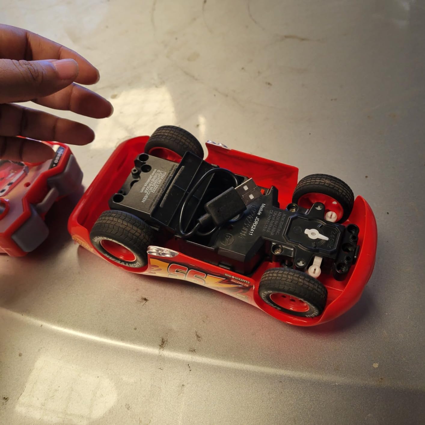 Jada Toys Pixar Cars 1:24 Lightning McQueen RC Remote Control Car 2.4 GHz Red Toys for Kids customer photo 1