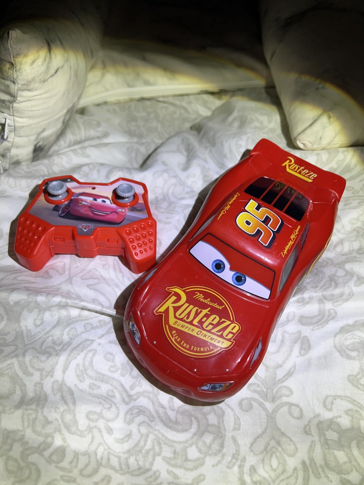 Jada Toys Pixar Cars 1:24 Lightning McQueen RC Remote Control Car 2.4 GHz Red Toys for Kids customer photo 2