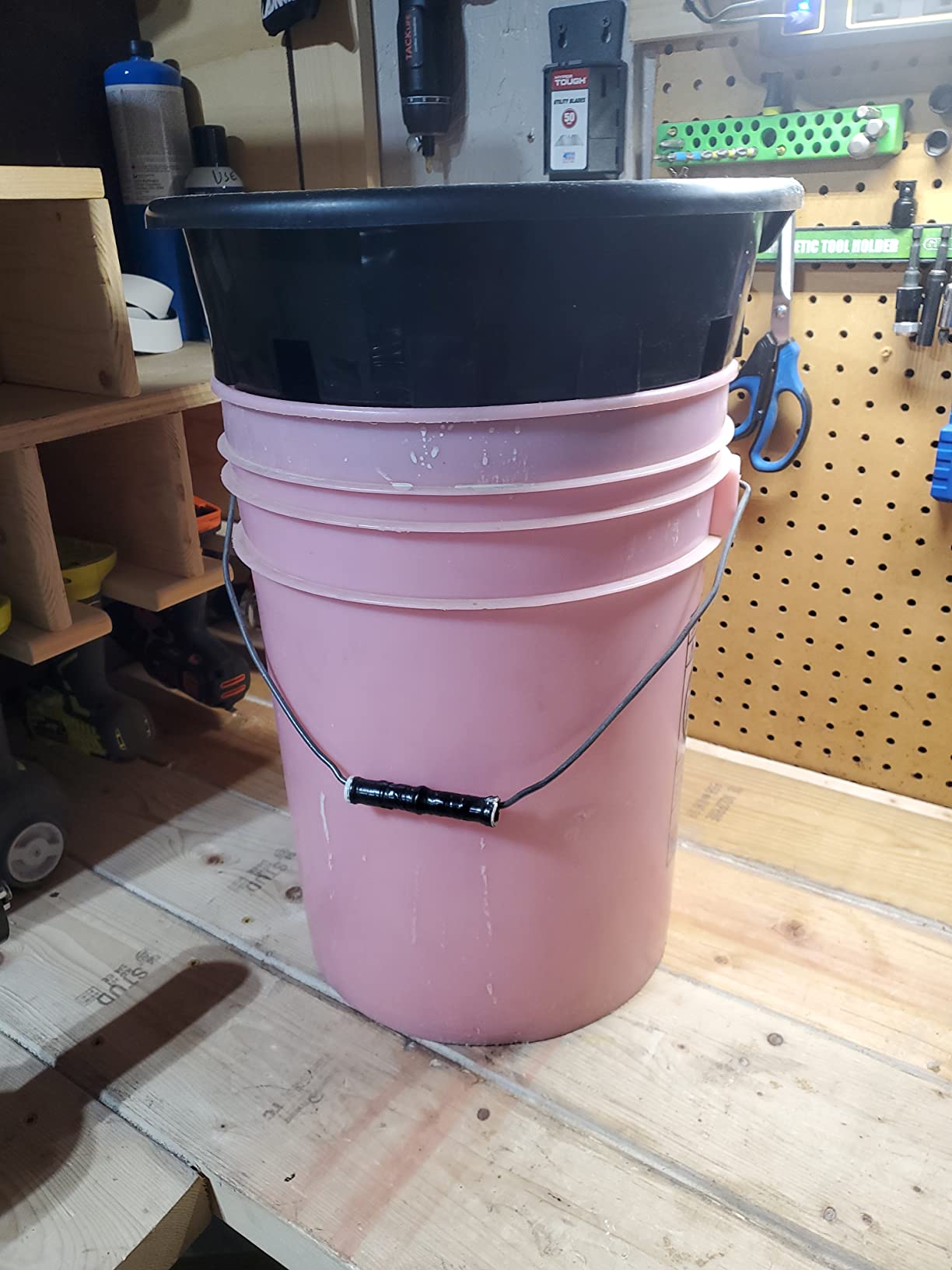 Big RED AXH-PPW5GR Torin 5 Gallon Capacity Portable Plastic Automotive Parts Washer Cleaner to Degrease Small Parts and Tools, Black customer photo 1
