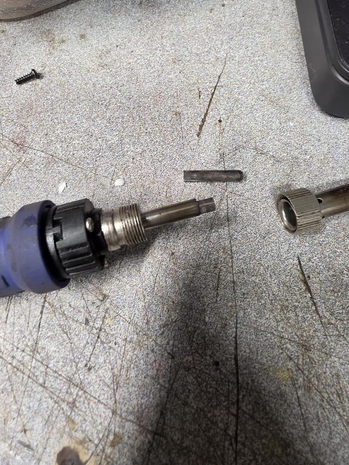 WEP 882D Soldering Iron Station 2-IN-1 SMD Hot Air Rework Station with 2 Spools of Solder Wire, 5 Soldering Tips, 3 Hot Air Nozzles, Brass Wool Tip Cleaner, Tweezers, Desoldering pump customer photo 2