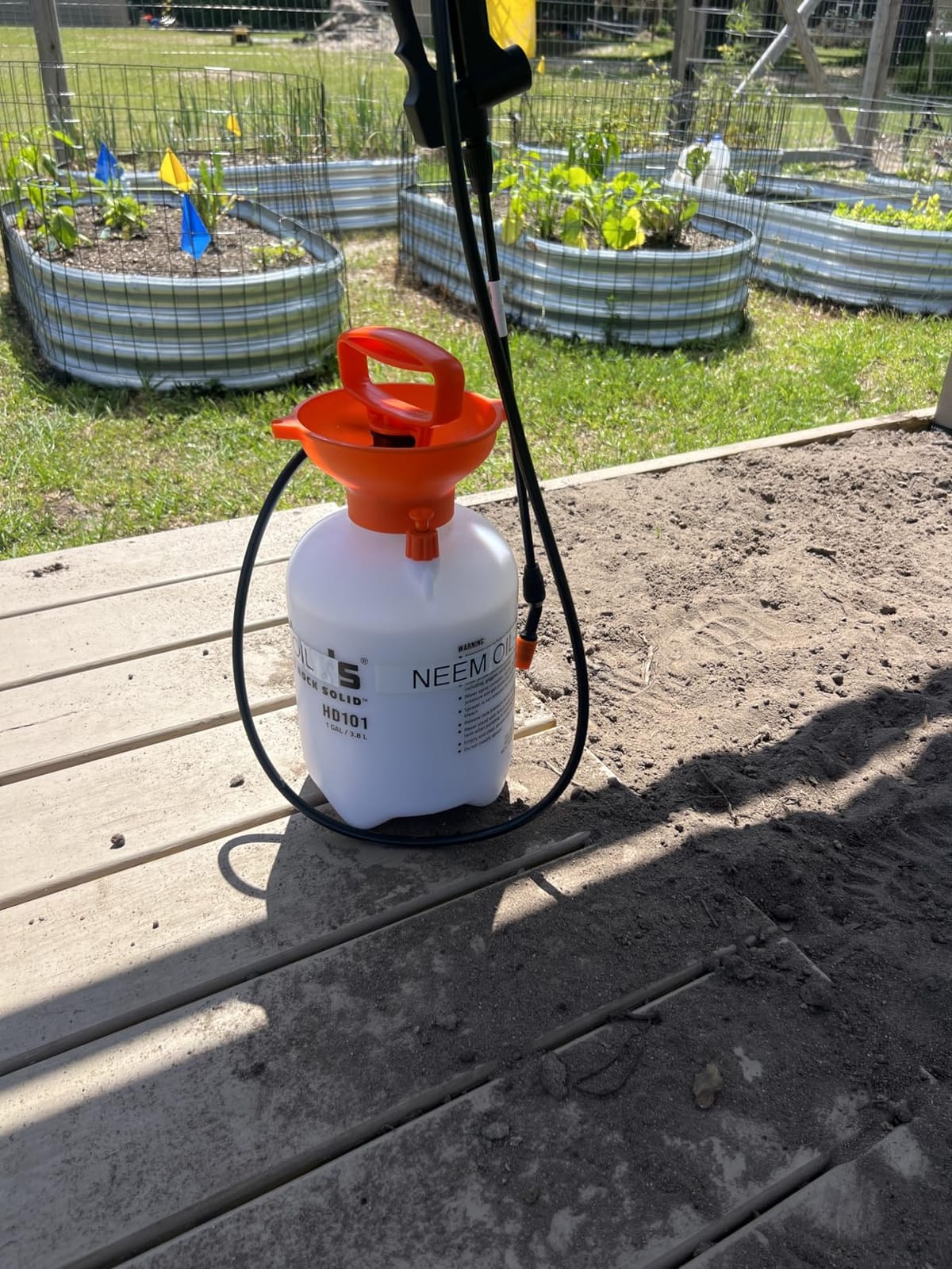 PetraTools HD101 Garden Pump Sprayer, 52-in Long Hose & 2 Nozzles, 1 Gallon customer photo 2