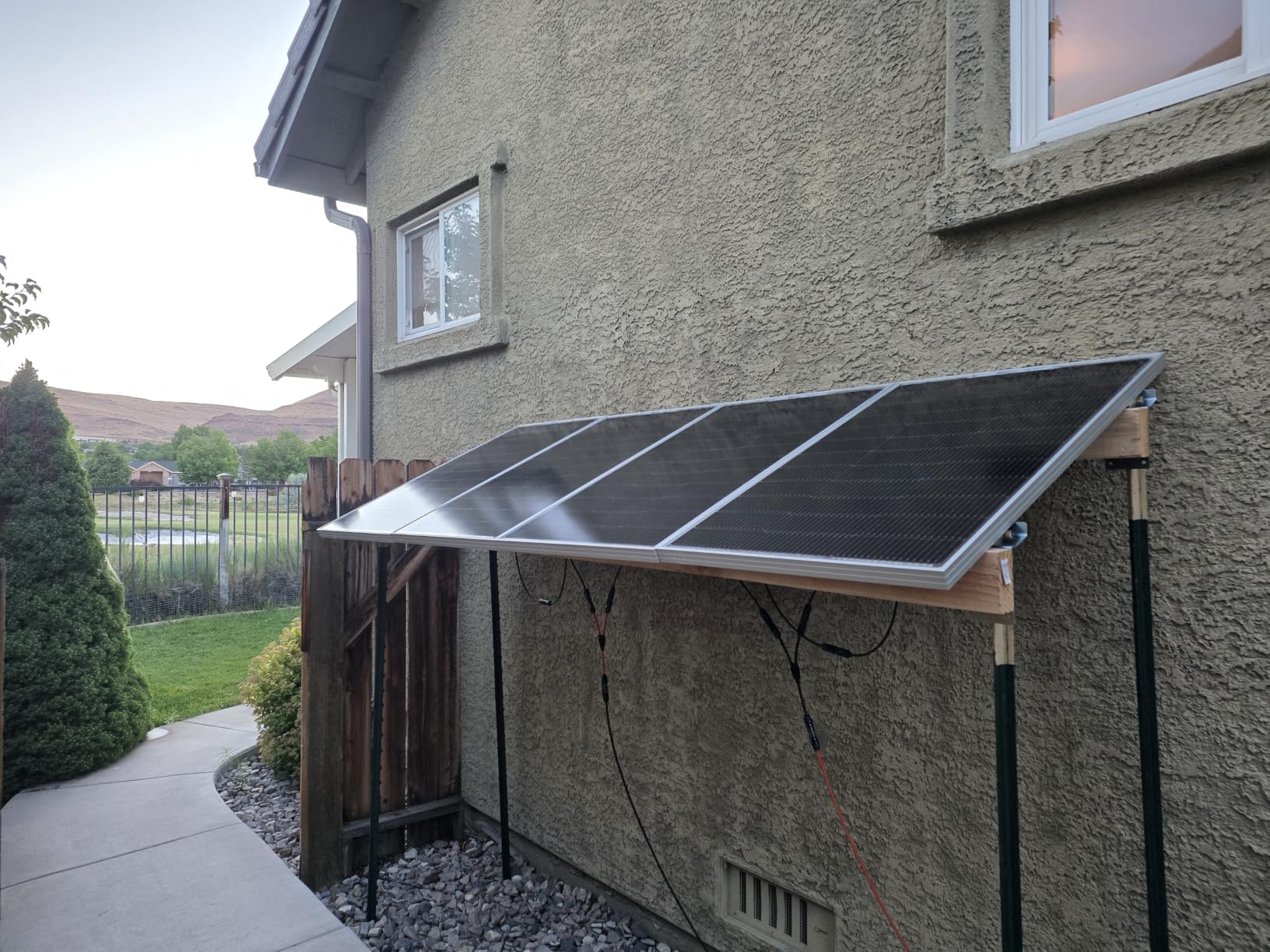 ECO-WORTHY 400W Solar Panels N-Type 4pcs 100 Watt 18V Monocrystalline customer photo 1