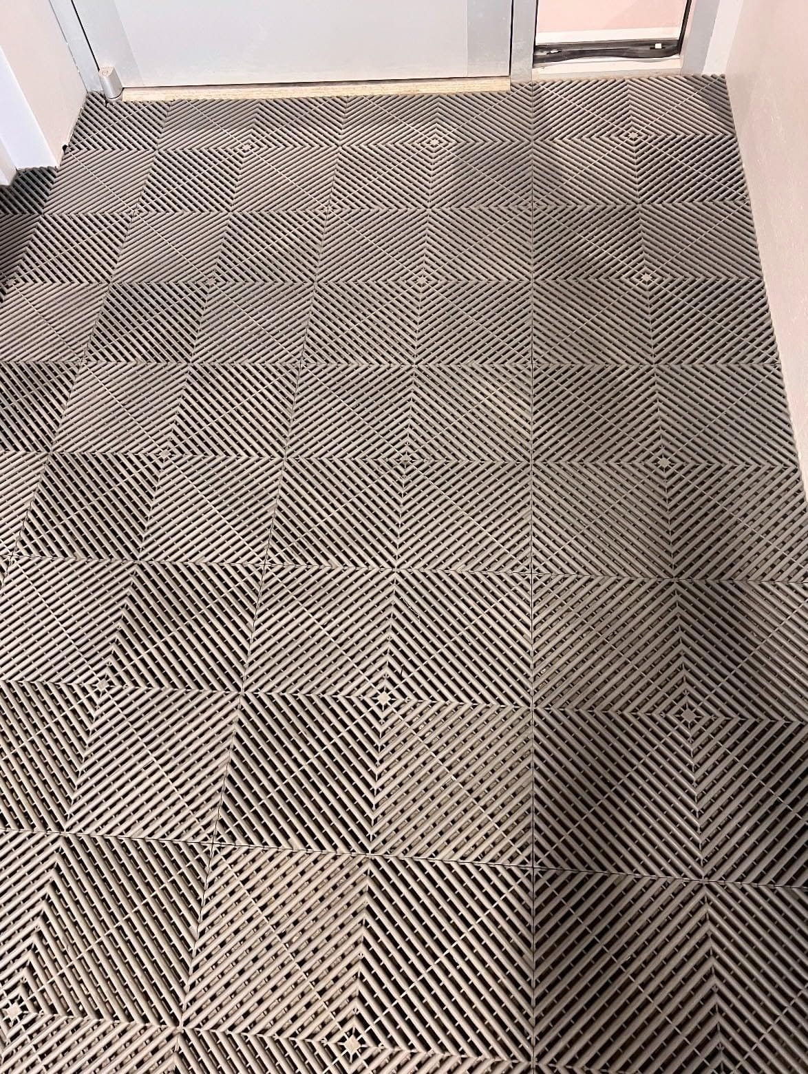 Interlocking Garage Floor Tiles, Rigid Drainage 16