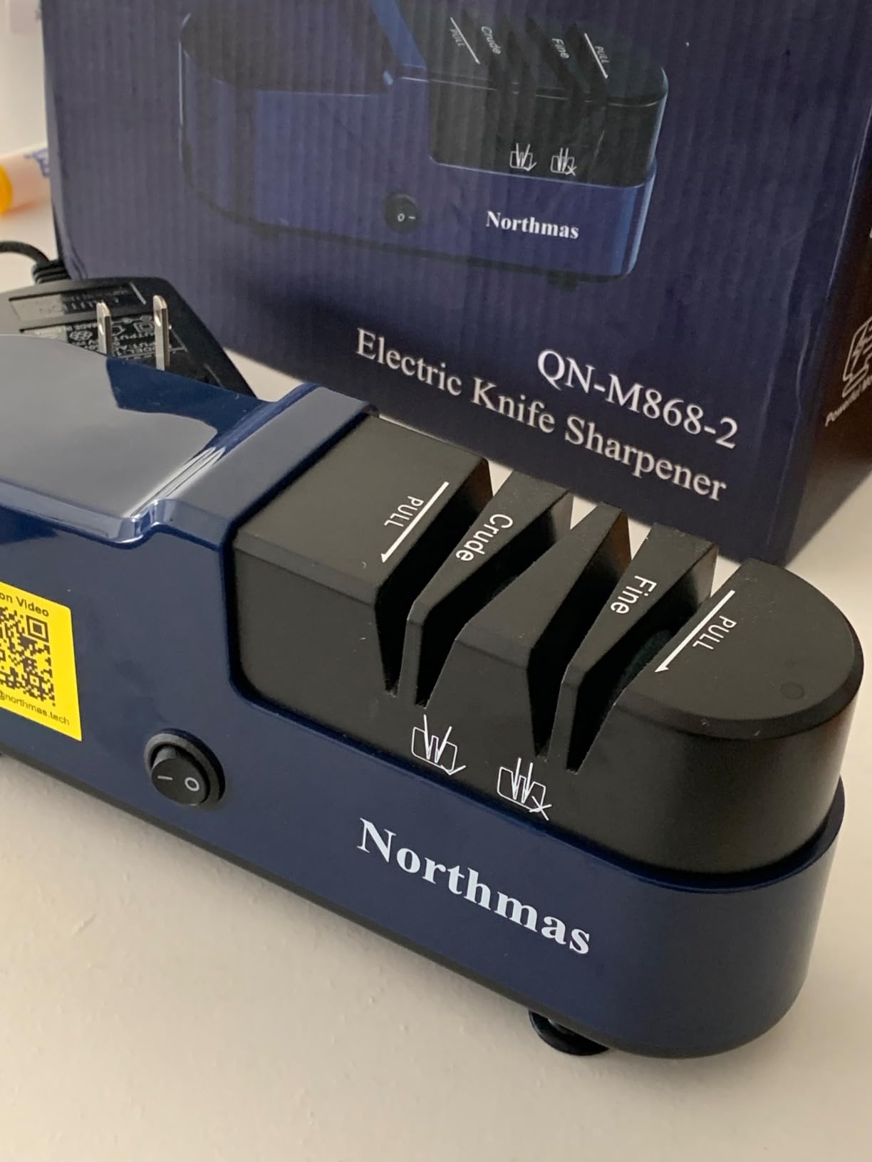 Northmas Knife Sharpener, Professional Electric Knife Sharpener for Home Use, 2 Stages for Quick Sharpening & Polishing, 100V-240V Global Voltage Design, Blue customer photo 1