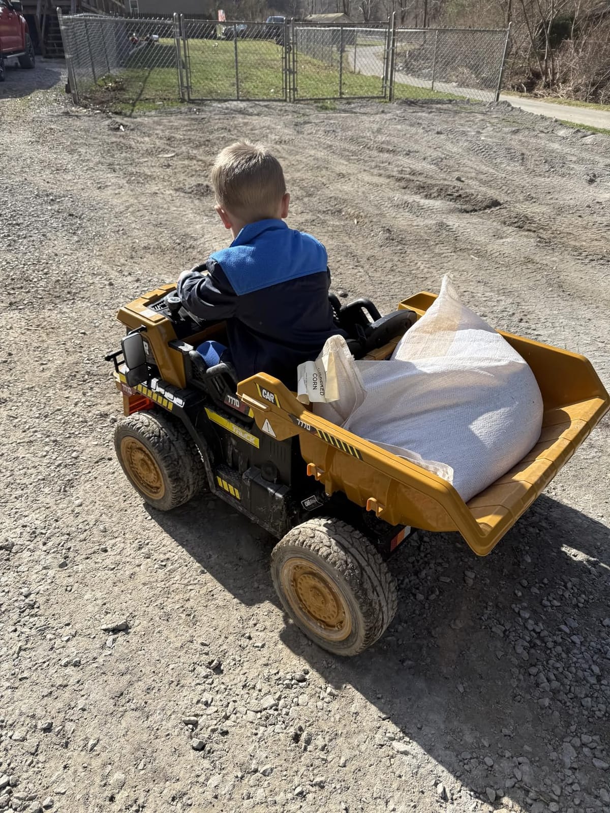 NEWQIDA 24V Ride on Dump Truck 2 Seater Ride on Toys for Kids 3-6, Yellow customer photo 2
