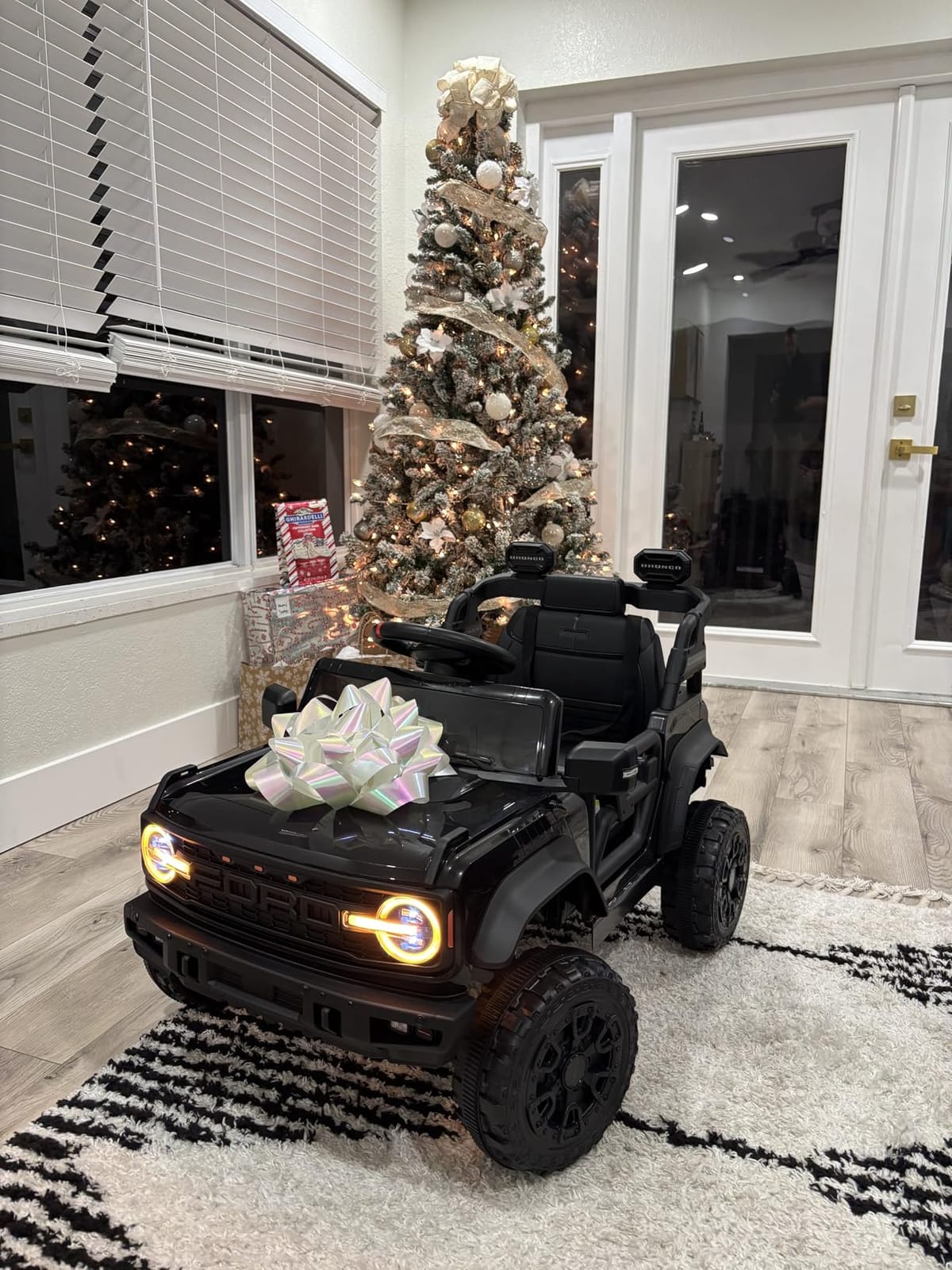 12V Licensed Ford Bronco Raptor Ride on Car for Kids, Battery Powered Electric Car for Toddlers w/Remote Control, Spring Suspension, Seat Belt, Bluetooth, Horn, LED Lights, Radio (Black) customer photo 2