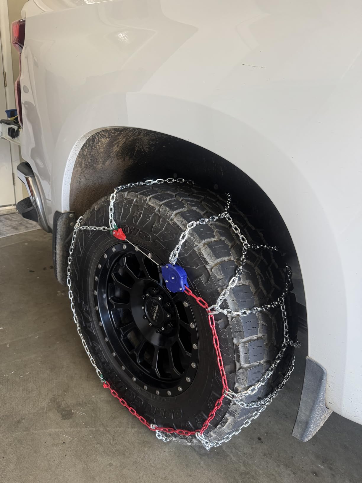 Snow-Chains Auto Fixing 1 Min Quick Installation Tire-Chains, Heavy-Duty Emergency Tire Traction Chain for Pickup Trucks and Off-road SUV Car Tires 265 275 285 295 305 - Set of 2 (HYR-B) customer photo 2