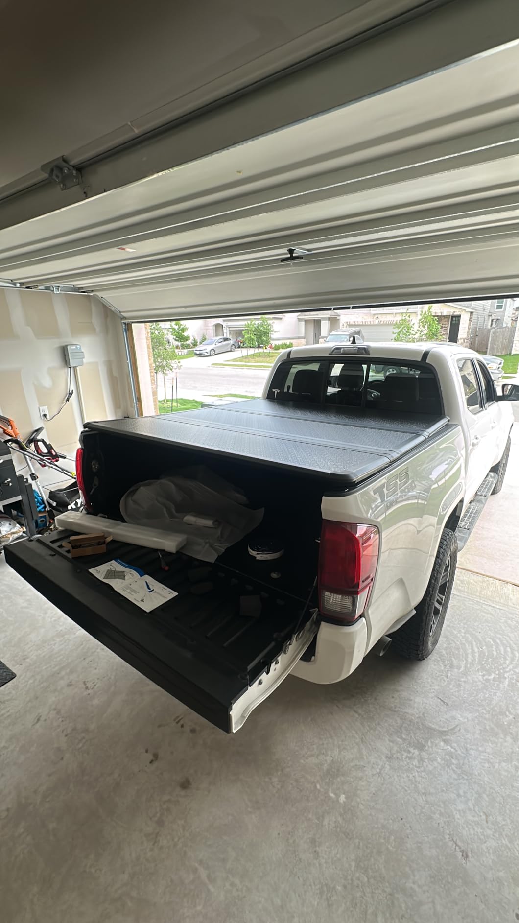 Hard Tri-Fold Tonneau Cover Fit 2024-2026 Toyota Tacoma 5FT Bed customer photo 1