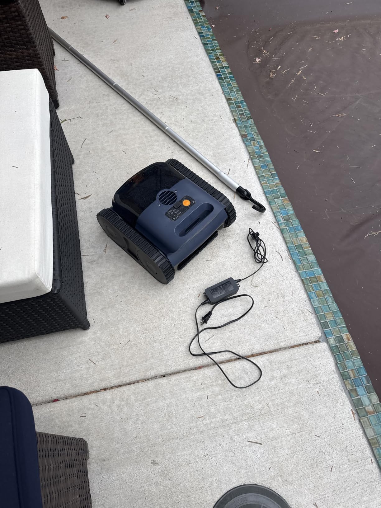 Cordless Robotic Pool Vacuum, Pool Cleaner with Track Drive & Sonar Navigation, 180W Brushless Motor, Wall & Waterline Climbing, 150-Min Runtime, for Inground & Above-Ground Pools up to 2150 Sq. Ft. customer photo 1
