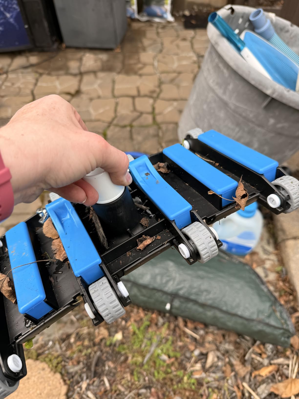 Commercial-Grade 4.4 LB Weighted Pool Vacuum Head & Swivel Handle - Lab-Tuned Brush,Debris Guide & Vinyl-Safe Wheels for High-Efficiency Cleaning,Inground & Above Ground Swimming Pools –Blue customer photo 1