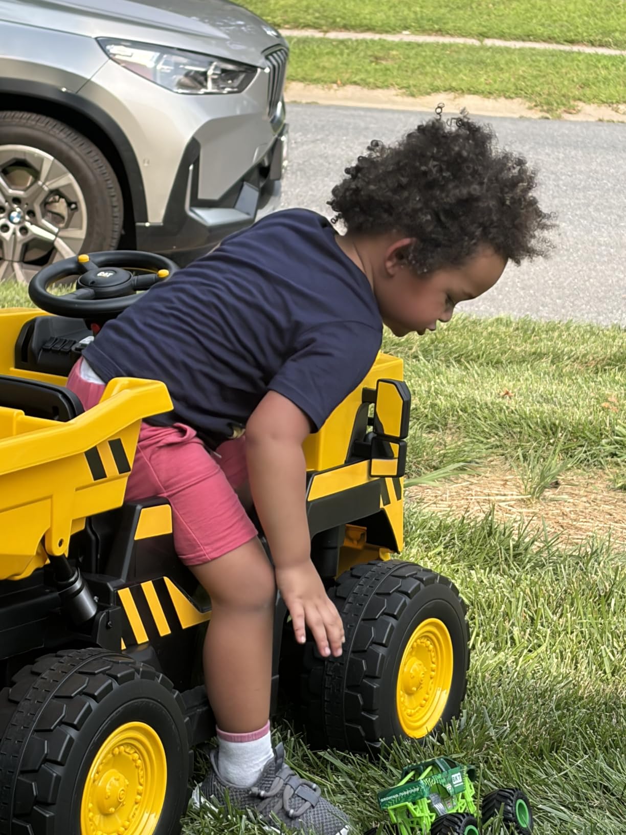 Licensed Caterpillar 24V Ride On Dump Truck w/Remote Control, 4×100W Motors customer photo 2